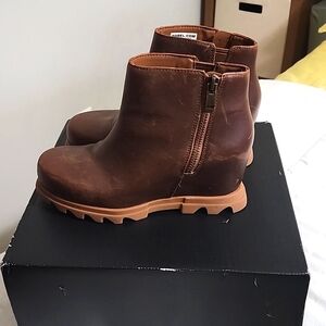 SOREL JOAN OF ARCTIC III BROWN COLOR